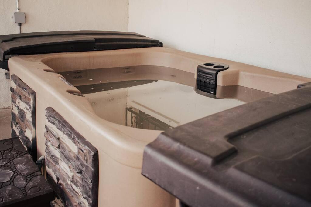 Casa Charleston-3Br-2Bath-Hot Tub-Pet Friendly-No Pet Fees! Villa Albuquerque Dış mekan fotoğraf